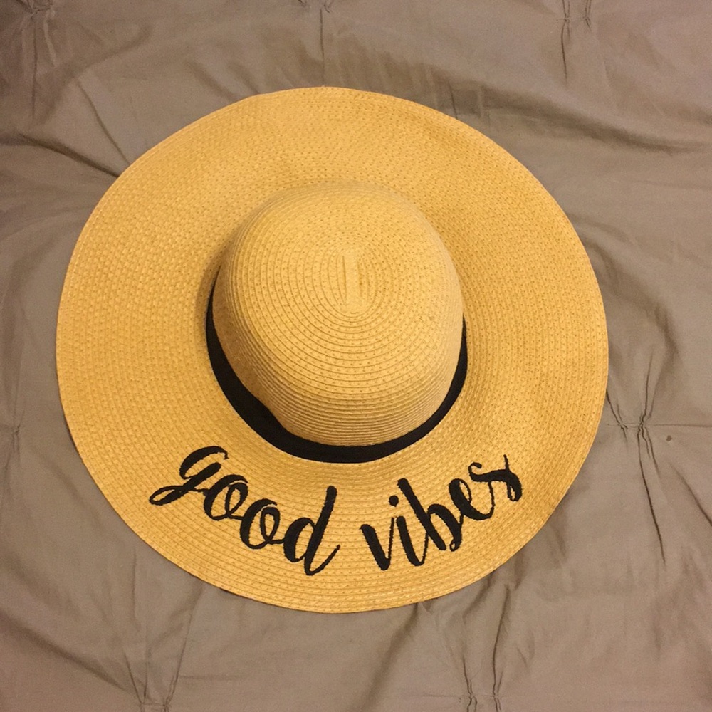 "Good Vibes" floppy beach hat